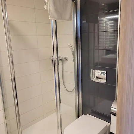 Czarna Gora 33 Сенна